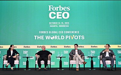 Fast-Pivot Innovation (L-R) Magnus Grimeland, Founder & CEO, Antler; Jing Hong, Founding Partner, Gaocheng Capital; Leo KoGuan, Founder & Chairman, SHI International Corp.; Aaron Tan, Cofounder & CEO, Carro; Edward Tirtanata, Cofounder & Group CEO, Kopi Kenangan; Rana Wehbe Watson, Editorial Director, Forbes Asia