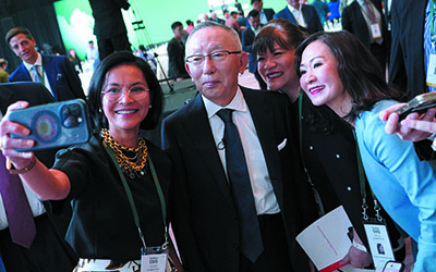 (L-R) Arini Sarraswati Subianto, Group CEO, Persada Capital Investama; Tadashi Yanai, Chairman, President & CEO, Fast Retailing; Shinta W. Kamdani, Chairman, APINDO, CEO, Sintesa Group; Christina Hariyanto Lim, Executive Director, Bumitama Agri