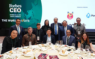 (L-R) Front Row: Leo KoGuan, Founder & Chairman, SHI International Corp.; Lucian Despoiu, Founder & CEO, Majoritas; Anthony Tan, CEO, Cofounder & Chairman, Grab; Rajeev Menon, President, Asia Pacific excluding China, Marriott International; Moira Forbes, Executive Vice President, Forbes Media, President & Publisher, ForbesWomen. Back Row: Anindya N Bakrie, Chairman, Indonesia Chamber of Commerce and Industry (Kadin), CEO, Bakrie & Brothers; Shinta W. Kamdani, Chairman, APINDO, CEO, Sintesa Group; Nancy Pangestu Tabardel, CEO, ANB Investment; Chairul Tanjung, Chairman, CT Corp; Pandu Patria Sjahrir, Chief Investment Officer, Danantara Indonesia; Jeff Johnson, MD, ASEAN, Amazon Web Services