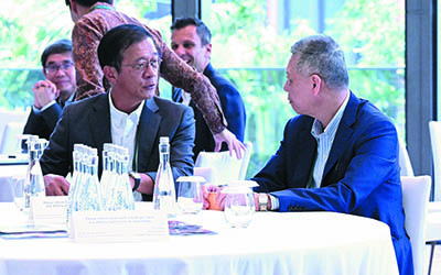 (L-R) Loi Tuan Ee, Group CEO & Group MD, Farm Fresh; Francis Tiong, Group CEO & Executive Director, Media Chinese International