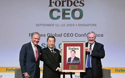 Dhanin Chearavanont, Senior Chairman of Thailand’s Charoen Pokphand Group (CP Group), received the Malcolm S. Forbes Lifetime Achievement Award from Steve Forbes, Chairman and Editor-in-Chief of Forbes Media and Christopher Forbes, Vice Chairman of Forbes Media