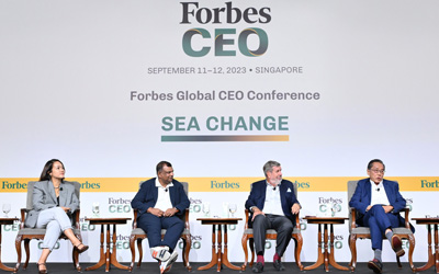 On the Road Again (L-R) Sonia Cheng, CEO, Rosewood Hotel Group, Vice-Chairman, Chow Tai Fook Jewellery; Tony Fernandes, CEO, Capital A; William E. Heinecke, Founder & Chairman, Minor International; Ho Kwon Ping, Founder & Executive Chairman, Banyan Tree Holdings; Maneet Ahuja, Senior Editor, Forbes Media