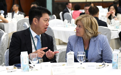 (L-R) TC Yam, Chairman, Integrated Capital; Jenny Johnson, President & CEO, Franklin Templeton