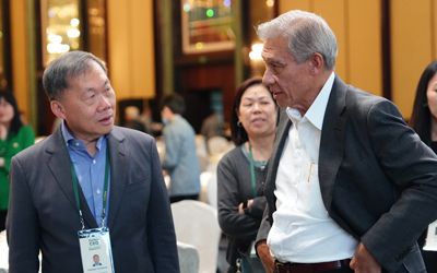 (L-R) Suthipak Chirathivat, Advisory Member, Executive Committee, Central Group of Companies, Executive Director, Central Pattana; Goh Hup Jin, Chairman, Wuthelam Holdings